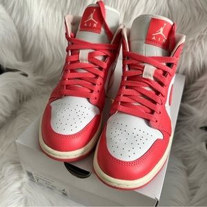 Jordan 1 mid Strawberries And Cream